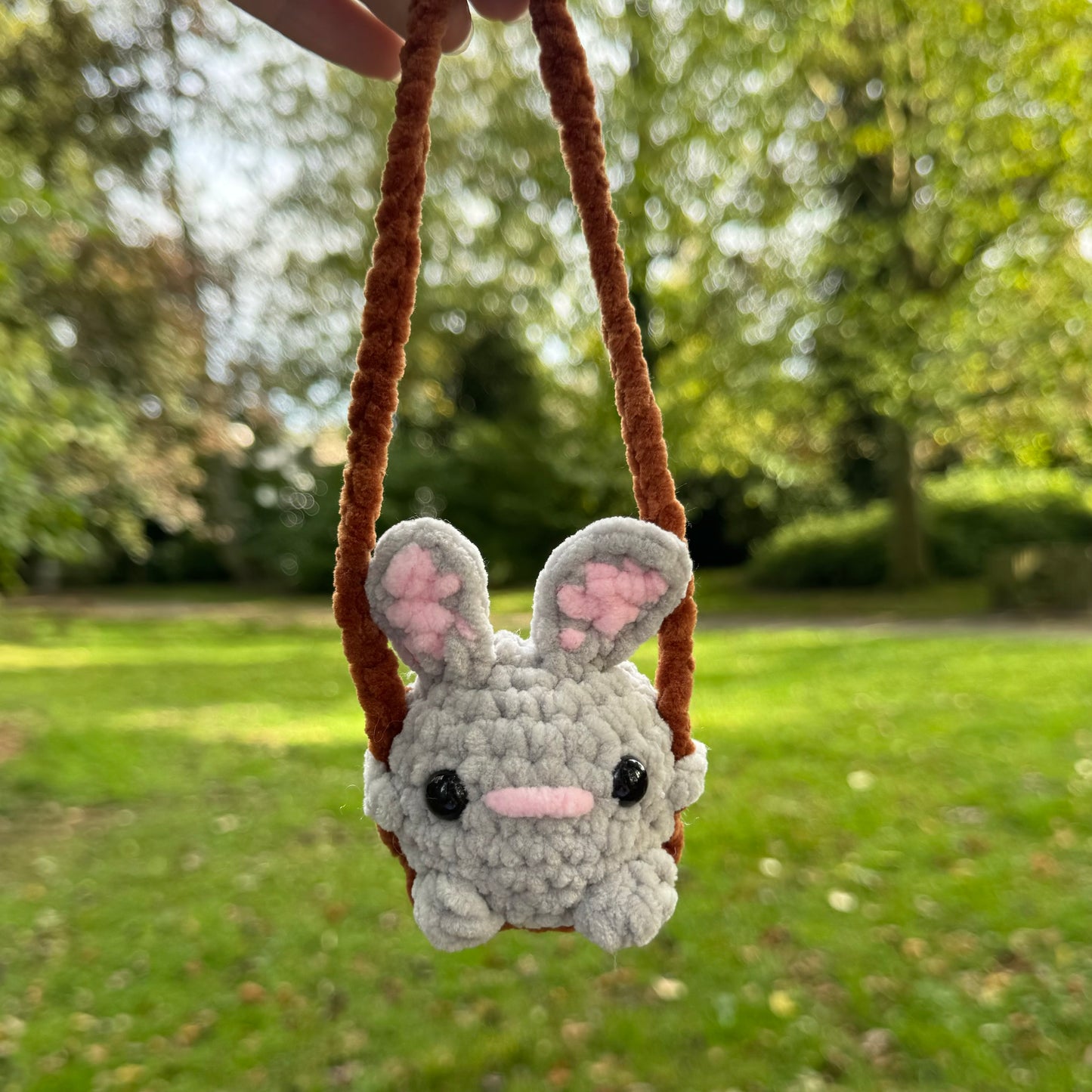 Lapin sur balançoire pour rétroviseur